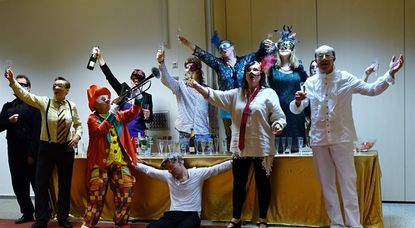 Fleißig proben die Schauspieler, damit beim Premierenabend von „Die Maske des roten Todes“ nichts schiefgeht. Foto: khe