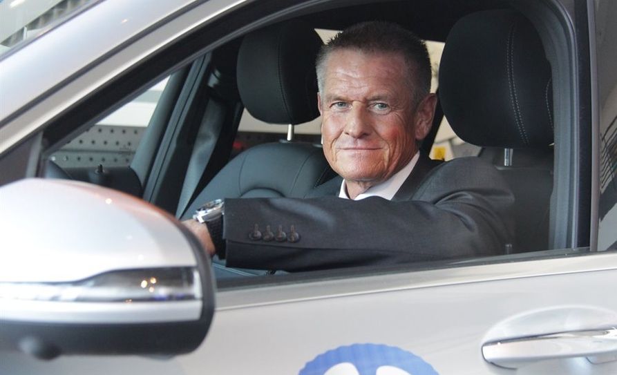 Burkard Oppmann im neuen Mercedes-Benz GLC F-Cell.  Foto: jm