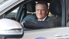 Burkard Oppmann im neuen Mercedes-Benz GLC F-Cell.  Foto: jm