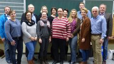 v.l.: Heino Böttjer, Claudia Kück, Yvonne Müller, Lars Druske, Frauke Scholz, Janet Kück, Maja Zeißig, Judith Albrecht, Nadine Stelljes, Esther Tönjes, Volker Stemmermann, Silke Homburg, Sven Brinkmann (1. Vorsitzender), Volker Kullik (Schulleiter). Foto: eb