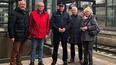 Die Sozialverbände (SoVD, AWO und VDK) trafen sich mit dem Pressesprecher Holger Jureczko der Bahnpolizei zum Gespräch.  Foto: eb