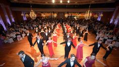 Die Debütanten und Debütantinnen eröffnen den Stader Opernball. Foto: Martin Elsen