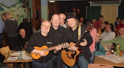 „Die „Tüdelboys“, die älteste Boygroup Norddeutschlands mit Konrad Lorenz, „Goofie“ Frese und Jürgen Rau feierten in Iselersheim einen musikalischen Unterhaltungsabend der Extraklasse.  Foto: im