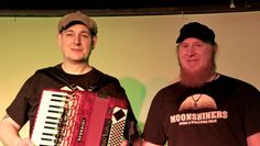 Die beiden Vollblutmusiker Mac-Piet und Christian Otto sind Garanten für gute Stimmung. Foto: eb