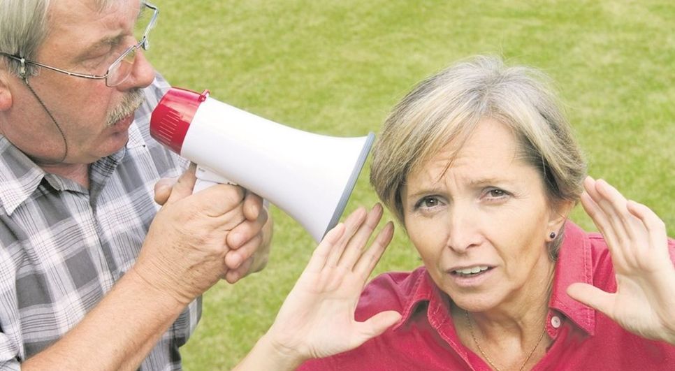 Schwerhörigkeit muss nicht sein - mit rechtzeitiger Vorsorge beim Profi vor Ort kann Hörverlusten vorgebeugt werden. Thema am Welttag des Hörens ist: „Check your hearing“.  Foto: Fotolia/absolut