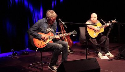 Sie haben den vollbesetzten Ratssaal gerockt: Tobias Niederhausen (l.) und Andreas Kümmert. Foto: ls