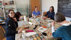 Mit viel Freude widmeten sich die Teilnehmerinnen der Enkaustik. Foto: eb