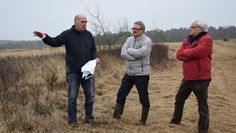 Herr Koch-Siepe, Mitarbeiter Planung- und Naturschutzamt, Herr Kleine-Büning, Leiter Planungs- und Naturschutzamt sowie Landrat Bernd Lütjen bei der Begehung.  Foto: eb