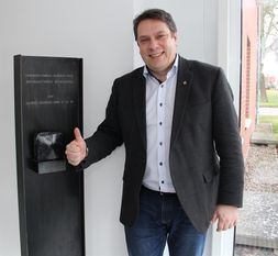 Dr. Michael Schröder, Geschäftsführer der Schröder KG und Mitglied des TatKraft-Teams, freut sich auf das Ende des Monats stattfindende zweite Boxevent - dieses Mal im Flair der zwanziger Jahre. Foto: ue