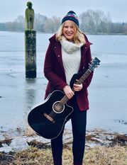 Mia Ohlsen bringt ihre Texte von Wellen, Wind und mehr mit ins Logehuus in Hesedorf. Foto: rgp