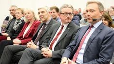 Smart, selbstsicher, fotogen: Christian Lindner lieferte den jüngsten Wintervortrag ab in der Lucius-D.-Clay-Kaserne.  Foto: ek