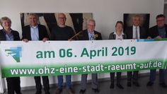 Die Macher und Sponsoren der Aufräum-Aktion stehen für ein sauberes Osterholz-Scharmbeck und rufen auf, am 6. April dabei zu sein und zu helfen.  Foto: hc