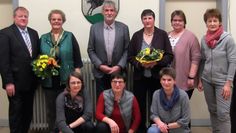 Das Foto zeigt (hintere Reihe von links) Bürgermeister Manfred Knust, Monika Henning, stellvertretender Kreisverbandsvorsitzender Jürgen Witt, Anne Steffens, Petra Mangels und Karin Dora. Vorne von links: Andrea Söhl, Dörte Söhl und Karina Söhl.  Foto: sla