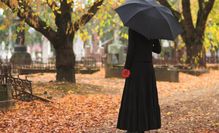 Der Friedhof: Ein Ort, an dem die Trauer Halt findet.  
 Foto: photosbyash/istockphoto.com/BDB/akz-o