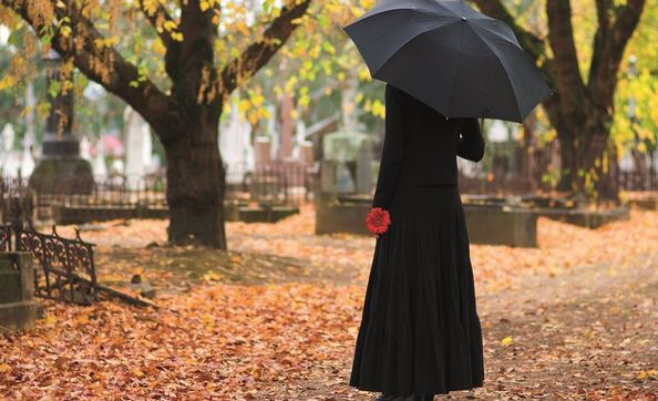Der Friedhof: Ein Ort, an dem die Trauer Halt findet.  
 Foto: photosbyash/istockphoto.com/BDB/akz-o