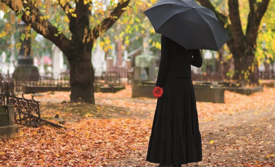 Der Friedhof: Ein Ort, an dem die Trauer Halt findet.  
 Foto: photosbyash/istockphoto.com/BDB/akz-o