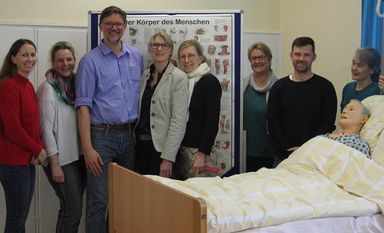 In einer Infoveranstaltung wollen alle Beteiligten zum Thema Ausbildung in der Pflege sowie über Neuerungen und Veränderungen diskutieren und laden am 1. April dazu ein.  Foto: eb