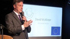 David McAllister stellt sich im Gymnasium Osterholz-Scharmbeck dem Thema „Die Zukunft der EU“ und spricht mit Schülerinnen und Schülern.  Foto: hc