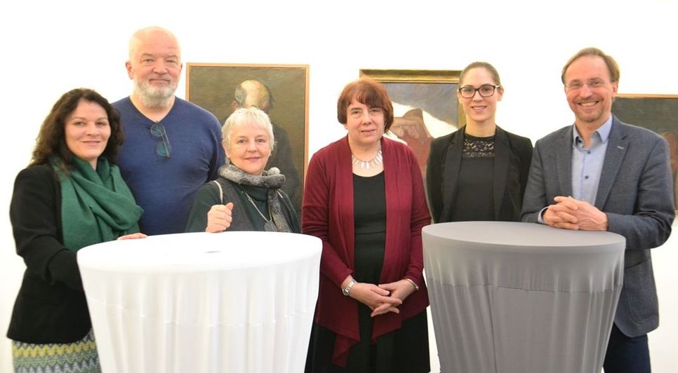 Beate Arnold, Jörg van den Berg, Berit Müller, Susanna Böhme-Netzel, Gesa Jürß und Matthias Jäger (von links) freuen sich auf die Ausstellungen. Foto: ui