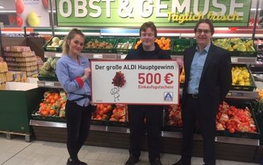 Sven Eike Gote aus Hesedorf gewann den ALDI-Einkaufsgutschein im Wert von 500 Euro. Foto: eb
