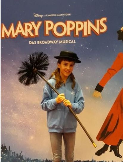 Die zwölfjährige Hanna aus Lamstedt genießt ihre Hauptrolle im Musical „Mary Poppins“ und freut sich über diese außergewöhnliche Erfahrung. Foto: uml