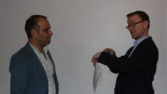 In einem Rollenspiel zeigten Gerd Hachmöller (rechts) und Samer Tannous die Probleme in den alltäglichen beruflichen Beziehungen zwischen Zuwanderern und Einheimischen auf. Foto. sla