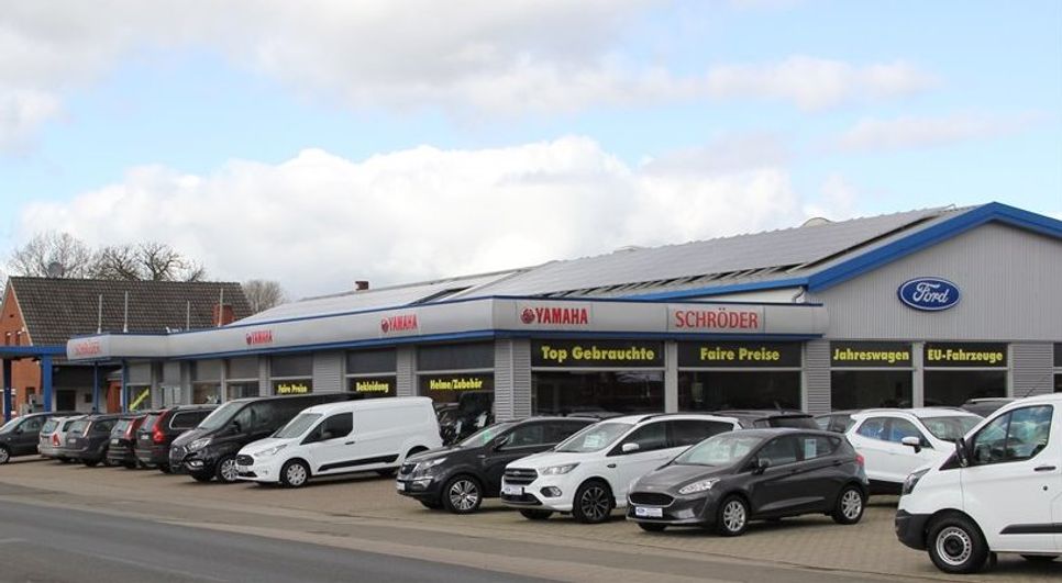 Die Vorbereitungen zur großen Auto- und Motorradschau laufen: Am 6. und 7. April öffnet das Autohaus Schröder seine Türen wieder für interessierte Besucherinnen und Besucher.  Foto: ue