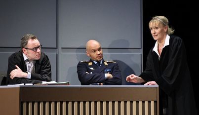 Um 70.000 Menschenleben zu retten, hat Major Lars Koch, eigenmächtig entschieden einen Airbus mit 164 Insassen abzuschießen. Foto: Dietrich Dettmann