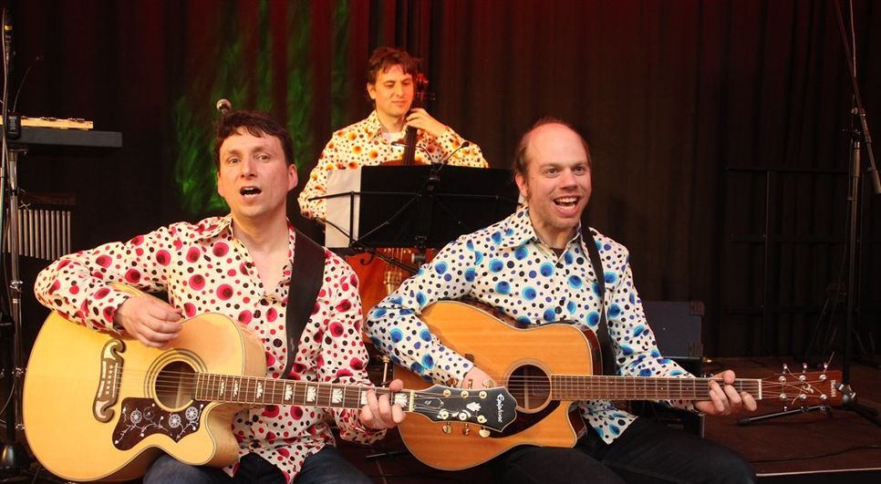 ABBA - vier Buchstaben, die eine ganze Generation in Jugenderinnerungen schwelgen ließ. Eine Hymne an ihre großen Erfolge stimmte das musikalische Trio S.O. S. im Cultimo an.  Foto: im