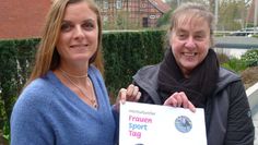 Sandra Pragmann, Koordinierungsstelle für ehrenamtliche Arbeit, und Susanne Kuppler, Kreissportbund, freuen sich auf viele Teilnehmerinnern am interkulturellen Frauensporttag. Foto: eb