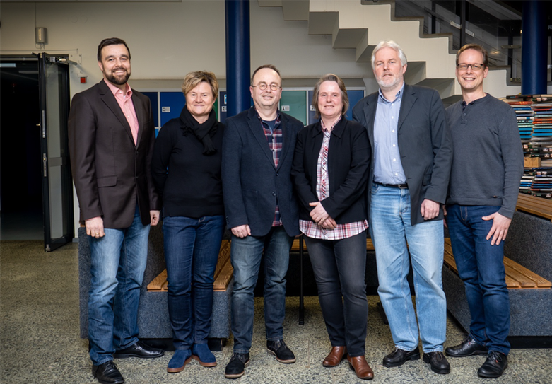 Staffelübergabe im Schulverein des Gymnasiums: (v.l.) Karsten Schöpfer, Karin Bunsas, Udo Borchers, Dörte Wagner, Jan Wellbrock und Christian Duddeck.  Foto: Schulverein Gymnasium OHZ