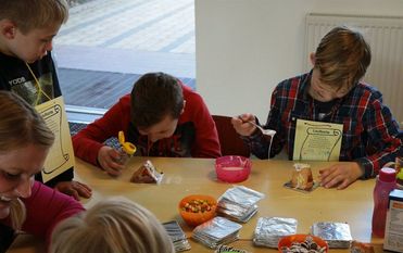 Die Kinder der Grundschule am Billerbeck erlebten Ende März märchenhafte Projekttage.            Foto: eb