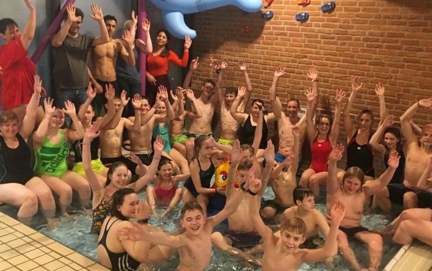 So viele DLRG-ler sieht man sonst nur zum Wettkampf im Lilienthaler Hallenbad.  Foto: eb