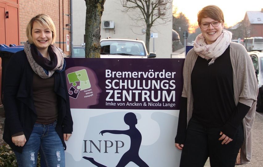Ein Netzwerk schaffen und viele Informationen interdisziplinär vermitteln: Ab Mai bieten Imke von Ancken und Nicola Lange (von links) im Bremervörder Schulungszentrum interessante Vorträge und Workshops für Therapeuten, Pädagogen und andere Interessierte an.  Foto: ue