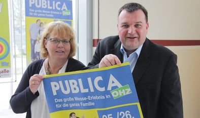 Elivra Kleyboldt und Matthias Renken haben noch alle Hände voll zu tun, freuen sich aber schon auf die 15. Publica am 25. und 26. Mai.         Foto: jm