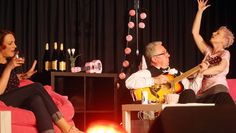 „Fire“ spürte Steff Heinken eine Liedlänge für Jens Büntemeyer unter den Augen von Tina Härtel (links).  Foto: ek