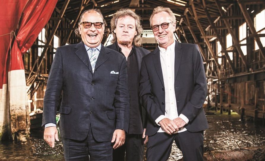 Clem Clemspson, Mark Clarke und Ralph Salmins spielen am 4. Mai in der Music Hall Worpswede.  Foto: Jolan Kleschke