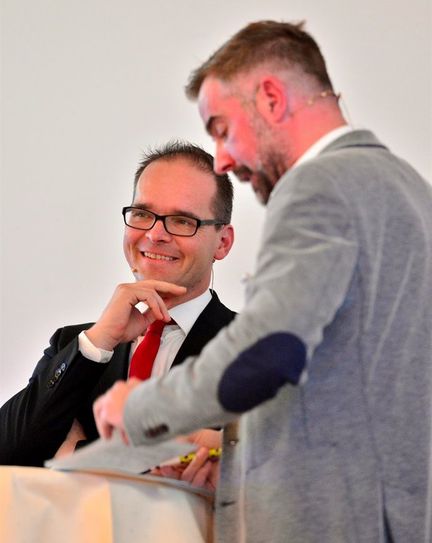 Der Kultusminister Grant Hendrik Tonne kommt zur Diskussion in die DRK Kindertagesstätte Wümmekieker.  Foto: Tom Figiel