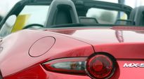 Klein, süß, rot: Nicht nur Lack und Leder der neuesten Variante des mittlerweile 30-jährigen Dauerläufers MX5 aus dem Hause Mazda war auf der Autobörse live zu sehen.  Foto: ek