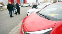 Klein, süß, rot: Nicht nur Lack und Leder der neuesten Variante des mittlerweile 30-jährigen Dauerläufers MX5 aus dem Hause Mazda war auf der Autobörse live zu sehen.  Foto: ek