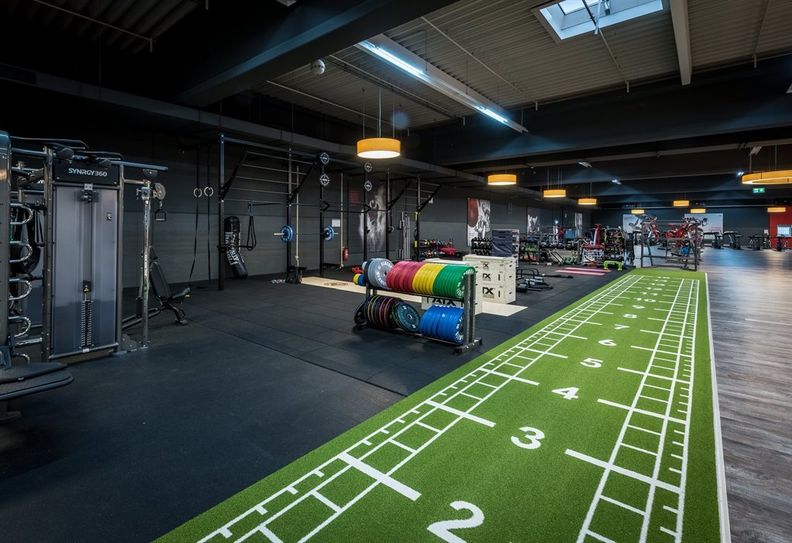 Modernes Industriehallenflair mit qualitativ hochwertiger Ausstattung für Fitnessbegeisterte jeden Alters: Die Premium-Fitnesskette Viva Fitness eröffnet in Osterholz-Scharmbeck ein neues Studio in der ehemaligen Brinkmann-Halle.  Foto: Viva Fitness