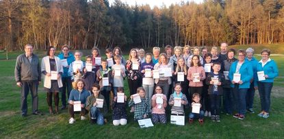 Mächtig ins Zeug gelegt haben sich 51 Sportler, die damit ihr Sportabzeichen erhielten. Foto: eb