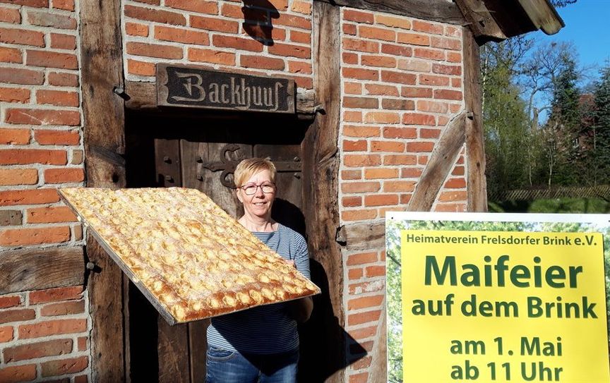 Pünktlich zum 1. Mai lädt der Heimatverein Frelsdorfer Brink zum traditionellen Backfest ein. Es gibt es wieder leckeren Butterkuchen aus dem Steinbackofen. Der Vorstand um die Vorsitzende Annette Blohm freut sich auf viele Gäste. Foto: khe