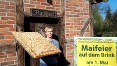 Pünktlich zum 1. Mai lädt der Heimatverein Frelsdorfer Brink zum traditionellen Backfest ein. Es gibt es wieder leckeren Butterkuchen aus dem Steinbackofen. Der Vorstand  um die Vorsitzende Annette Blohm freut sich auf viele Gäste.   Foto: khe