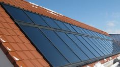 Die Solarthermie passt sich durch ihre hohe Flexibilität an nahezu alle denkbaren baulichen Gegebenheiten an, kann mit jedem Wärmeerzeuger kombiniert werden und eignet sich sowohl für den Neubau als auch die Nachrüstung. Foto: djd/BDH