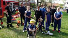 Beim Aktionstag der Freiwilligen Feuerwehr konnte der kleine Paul mal, auf den Spuren seines Helden Feuerwehrmann Sam wandeln. Foto: khe