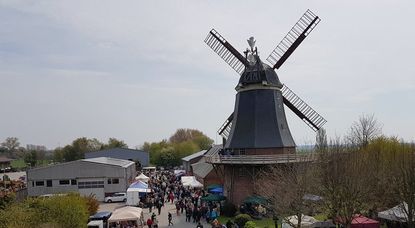 Am 1. Mai startet die Mühle in Aschwarden wieder in die Sommersaison und lädt ein zum Kunsthandwerkermarkt mit buntem Rahmenprogramm. Foto: eb