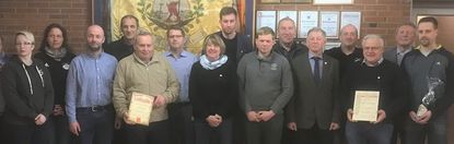Vorsitzender Wilfried Tiedemann (5.v.r.) mit den gewählten und geehrten Mitgliedern.  Foto: sla