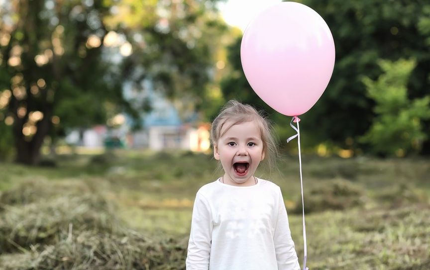 Die Besucher erwarten viele schöne Aktionen, z. B. ein Zauberkünstler, Kinderschminken, Tänze &amp; Spiele.  Foto: AdobeStock/alexkich