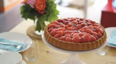 Warum nicht einmal einen Kuchen backen. Die Mama freut sich ganz sicher darüber, wenn sie mit einem leckeren Stück Erdbeerkuchen überrascht wird. Foto: pixabay.com/akz-o
